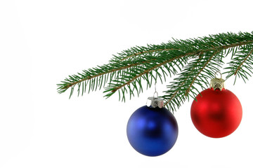 weihnachtskugel an tannenzweig