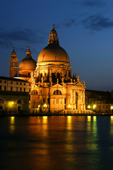 Fototapeta na wymiar Santa Maria della Salute kościół w Wenecji.