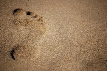 Fototapeta na wymiar Ślad na piasku - foot - piasek