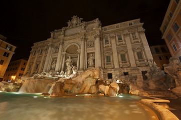 Fontana di Trevi di notte, Roma