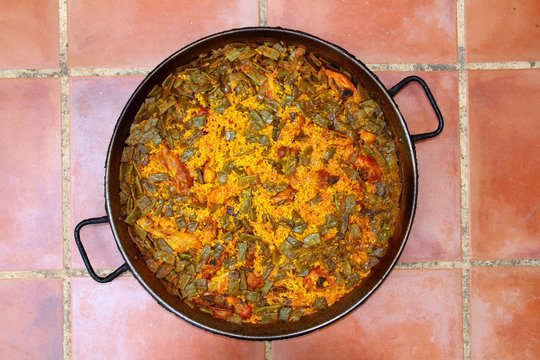 Paella rice recipe Mediterranean Spain round pan