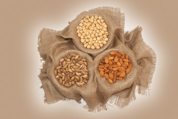 badem,fındık,antep fıstığı-almond,nuts,pistachio