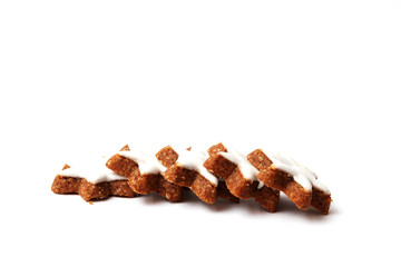 Zimtsterne auf weißem Untergrund