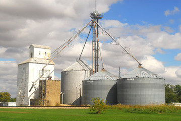 Obraz premium Farming silos in Illinois
