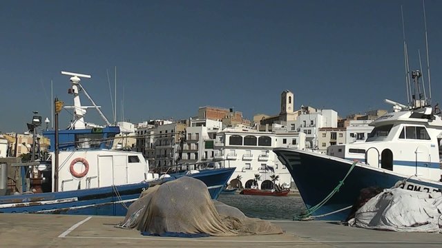 PESQUEROS EN EL PUERTO DE LA ATMETLLA DE MAR