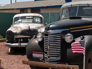 Photo sur Aluminium Voitures anciennes cubaines Vieilles voitures sur la célèbre route 66