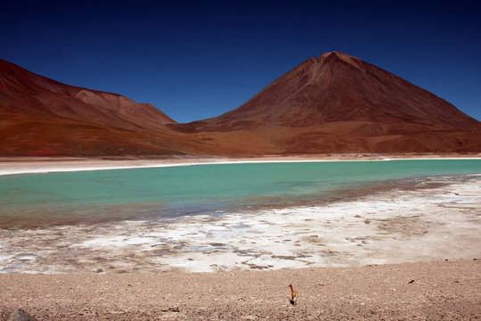 laguna verde e vulcano licancabur