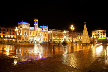 Fototapeta na wymiar Główny plac w Valladolid ornated na święta
