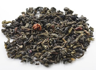 green loose tea with fruits and berries