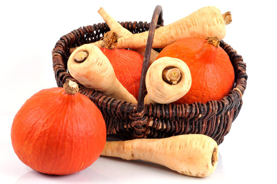 Panier de panais et de potimarrons bio