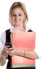 femme d'affaire souriante - message sms et dossiers