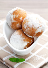 drei Quarkbällchen