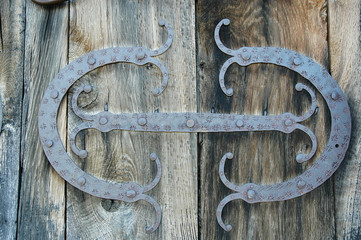 Metallic decoration motifs on a wooden door