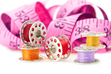 Colored bobbins for machine sewing