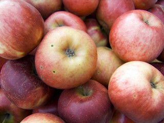 red apples
