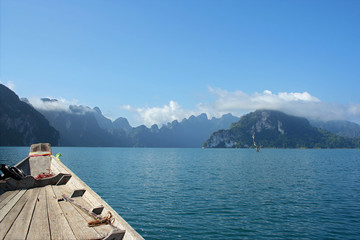 Obraz premium Turn the atmosphere within his chest Chiew Lan Dam. Surat Thani