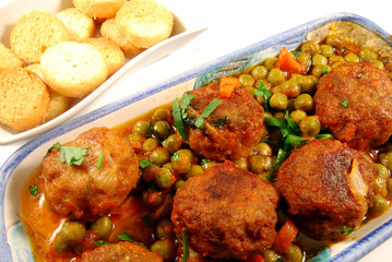 Polpette, piselli e crostini bis