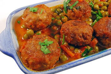 Polpette al sugo con piselli