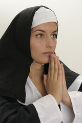 Nonne betet