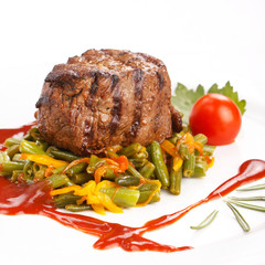 Grilled steak with vegetables