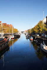 Fototapeta premium spiegelglatter Kanal