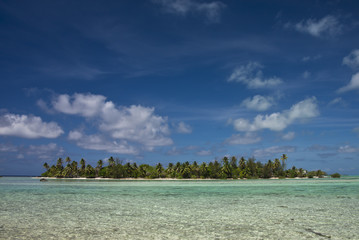 Fototapeta na wymiar Atol w Polinezji Francuskiej