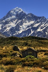Fototapeta na wymiar Mountain hut Mt Cook