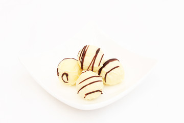 Praline weiß mit Schokostreifen