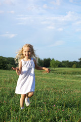 Fototapeta premium happy little girl running