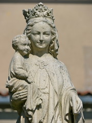 Fototapeta na wymiar statue marie face