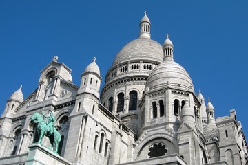 Fototapeta na wymiar Kościół Najświętszego Serca Pana Jezusa w Paryżu