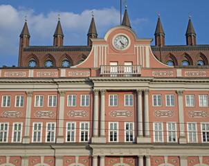Fototapeta na wymiar Fassade des Rathauses in Rostock