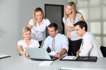 Obraz premium Group of business people meeting in the office