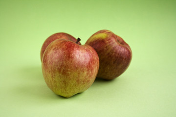 Manzanas rojas con desenfoque