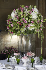 Fototapeta na wymiar Hydrangea Floral Arrangement w wazonie