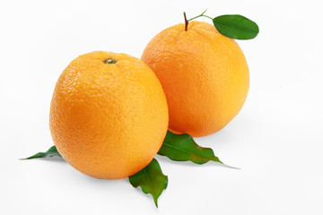 Апельсин на белом фоне