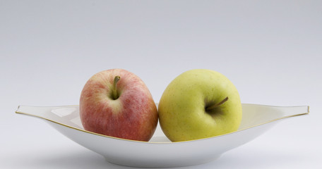 roter und gelber Apfel