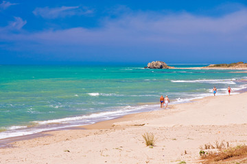 Obraz premium a beutiful woman on the beach in Mediterranean