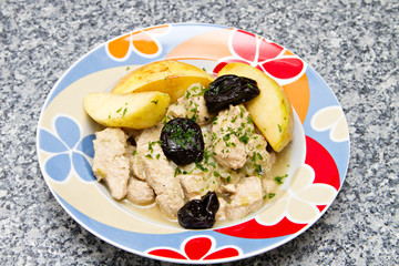 turkey goulash with fried apple and prune