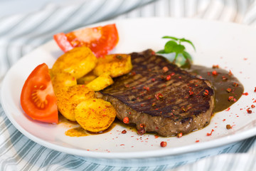 Rumpsteak mit Bratkartoffeln