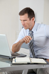 Naklejka premium Man working in the office with laptop computer