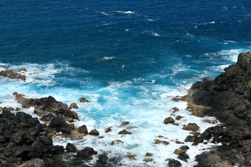 Fototapeta na wymiar Południowe morze i dzikie wybrzeże, Reunion