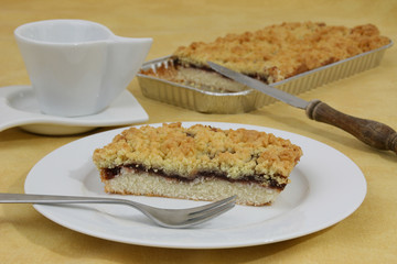Streuselkuchen mit Fruchtfülle