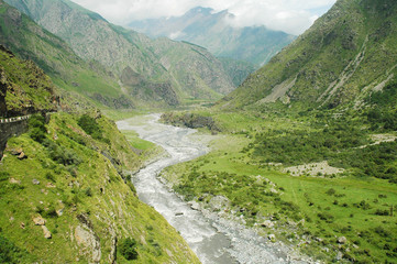 Fototapeta na wymiar Georgian Military Highway, górach Kaukazu