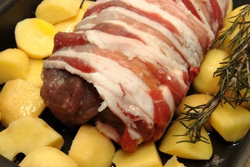 filetto di suino con pancetta e patate