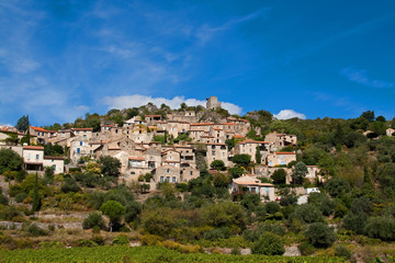 Fototapeta na wymiar little village in the languedoc