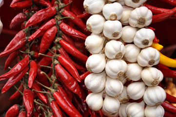 Knoblauch und Peperoni