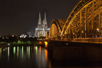 Fototapeta premium Kölner Nachtleben
