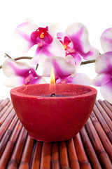 Obraz na płótnie Canvas Spa candle and flower for aromatherapy