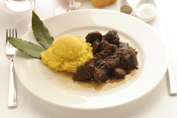 Stracotto d asino con polenta - Cucina Friulana